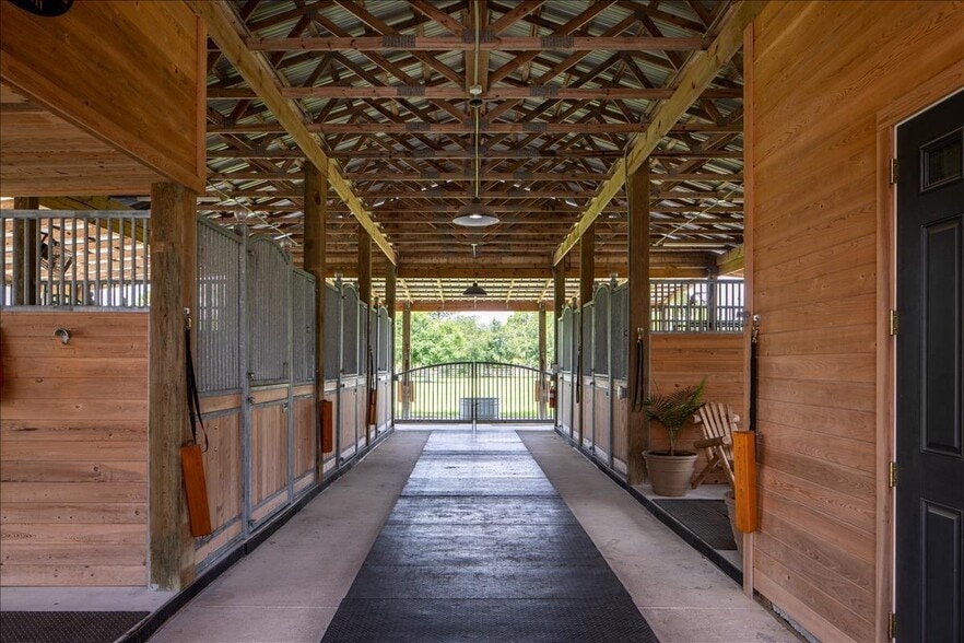 10910 Ruden Rd, North Fort Myers, FL for sale - Interior Photo - Image 2 of 53