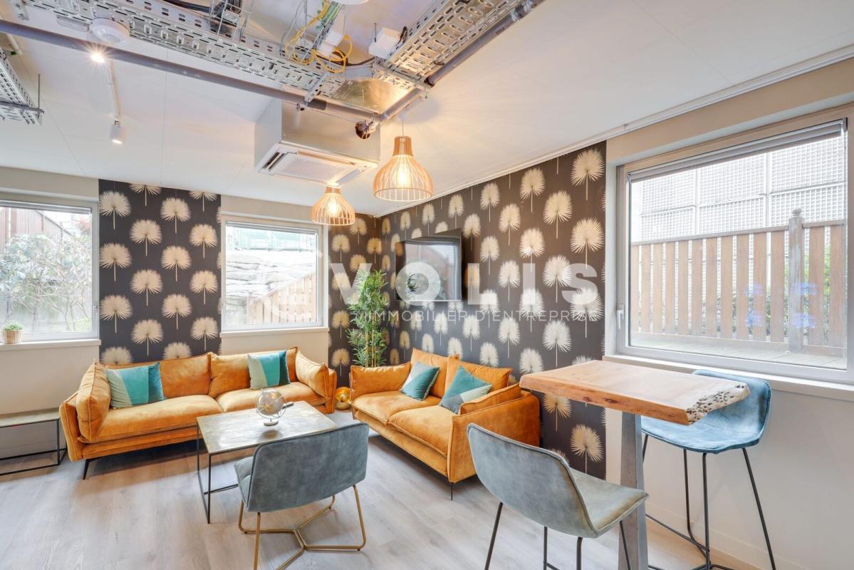 Office in Paris for lease Interior Photo- Image 1 of 7