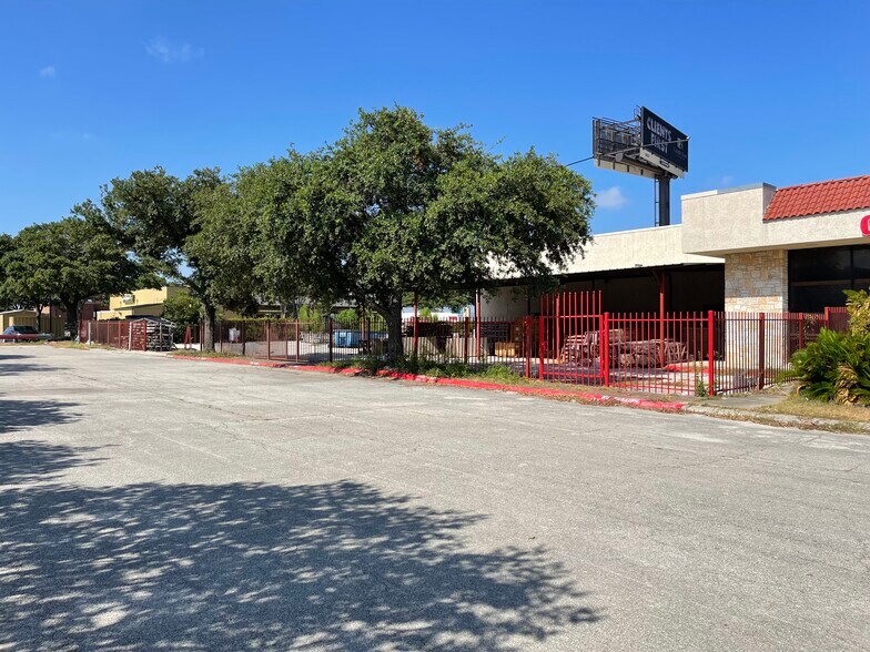 7876 N Interstate 35, San Antonio, TX for lease - Building Photo - Image 3 of 5