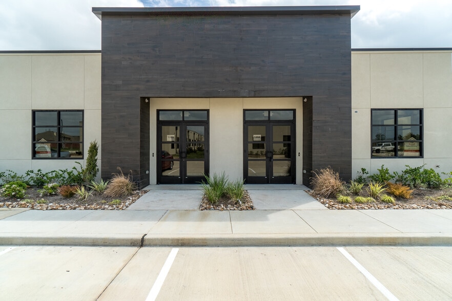 8118 Fry Rd, Cypress, TX for lease - Building Photo - Image 1 of 16