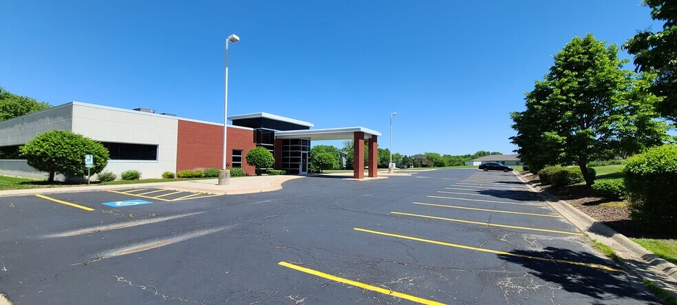 1028 S Kunkle Blvd, Freeport, IL for sale - Building Photo - Image 2 of 3