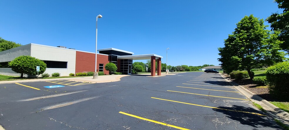 1028 S Kunkle Blvd, Freeport, IL for lease - Building Photo - Image 3 of 3