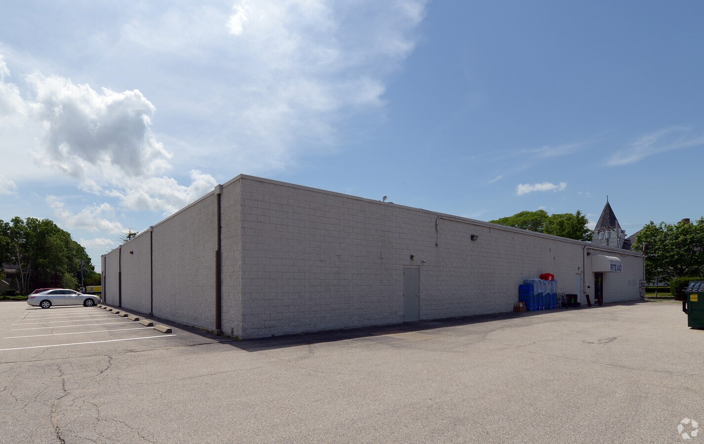 570 Pontiac Ave, Cranston, RI 02910