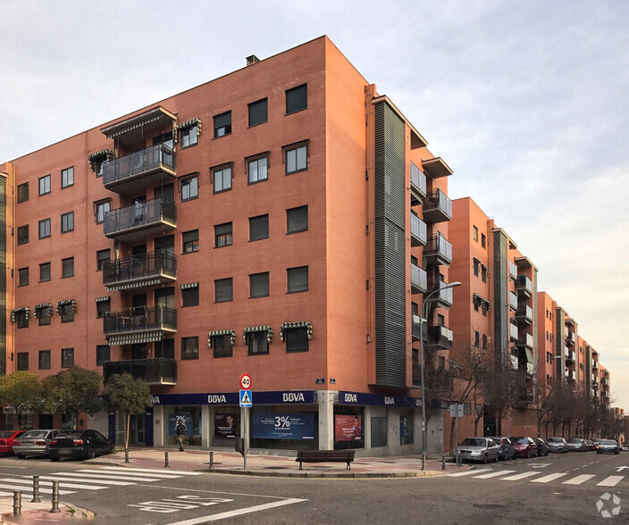 Calle Nardos, 135, Alcorcón, Madrid for sale - Primary Photo - Image 1 of 3