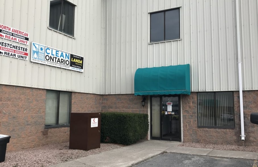 598 Cataraqui Woods Dr, Kingston, ON K7P 1T8