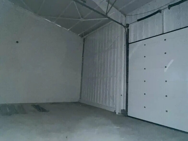 Retail in Lorient for lease - Interior Photo - Image 3 of 5