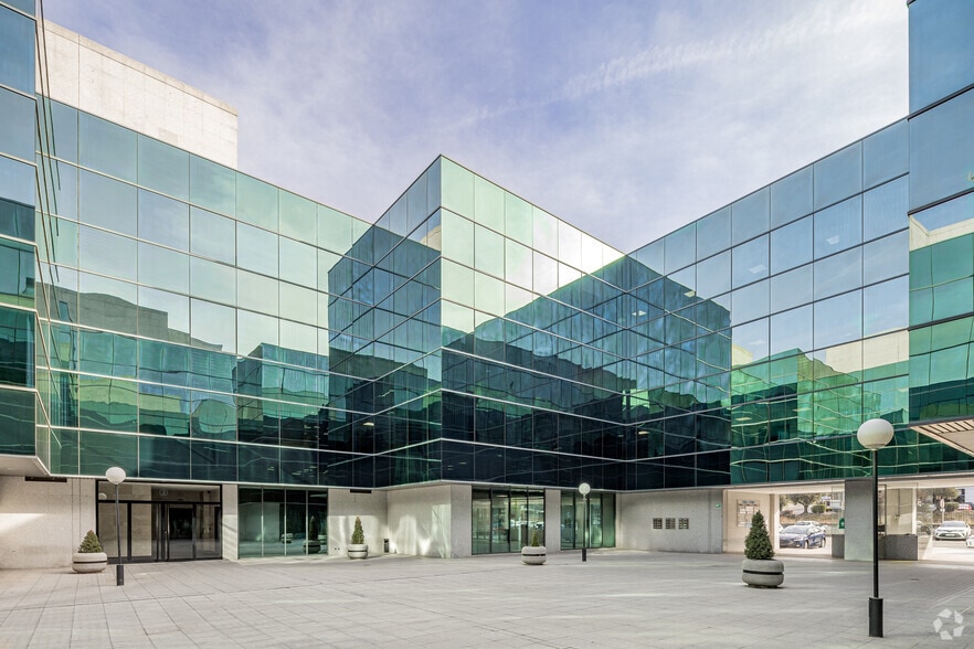 Avenida de Fuencarral, 24, Alcobendas, Madrid for lease - Building Photo - Image 2 of 3