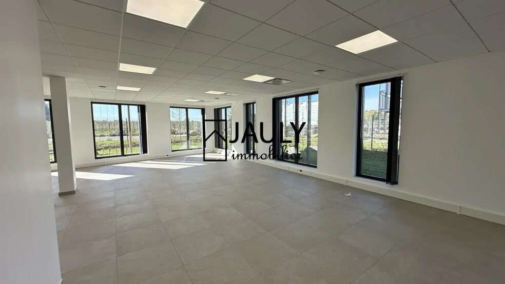 Industrial in Esbly for lease - Interior Photo - Image 3 of 13