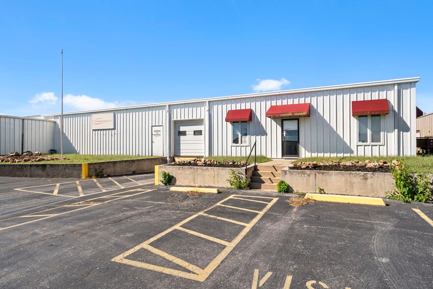 1110 N Gerald St, Nixa, MO for lease - Building Photo - Image 3 of 14
