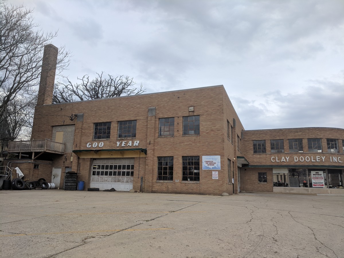 307 E Grove St, Bloomington, IL 61701