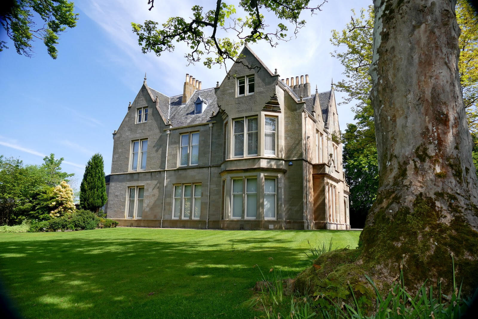 81 Broom Rd E, Newton Mearns for sale Primary Photo- Image 1 of 1