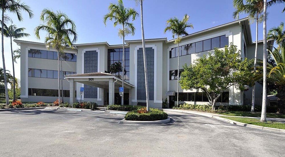 301 NW 84th Ave, Plantation, FL for lease - Building Photo - Image 1 of 7