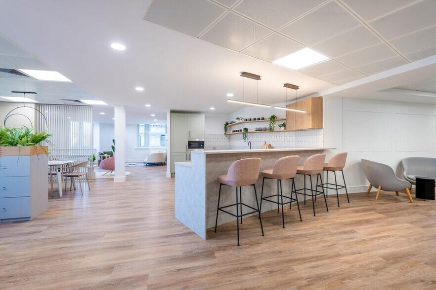 4 St Pauls Chur, London for lease - Interior Photo - Image 1 of 10