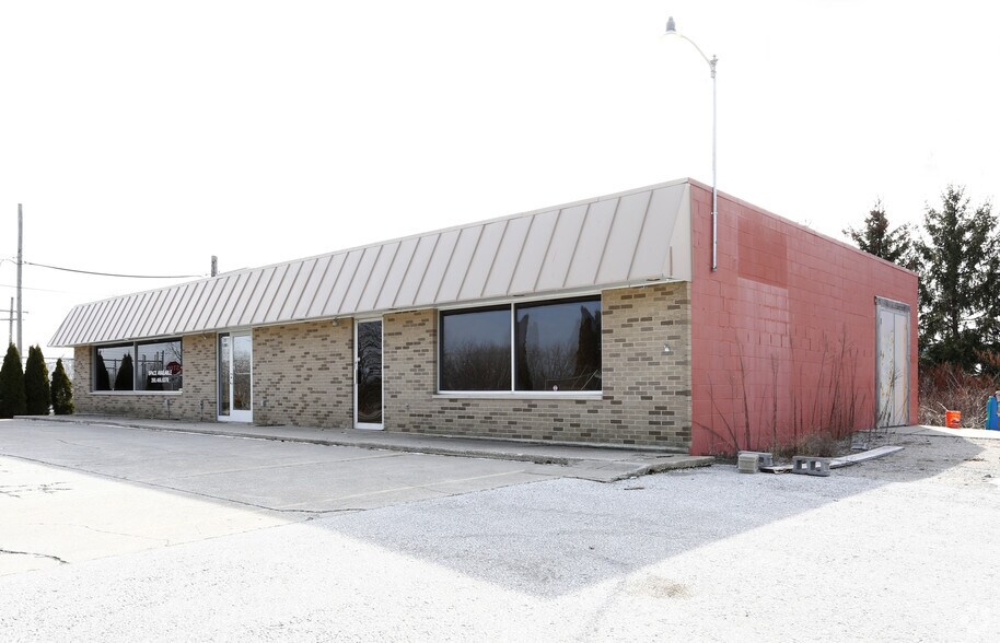 215 E 2nd St, Roanoke, IN for sale - Primary Photo - Image 1 of 1