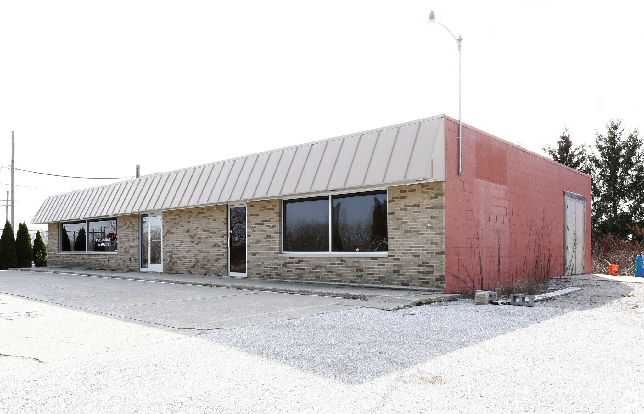 215 E 2nd St, Roanoke, IN for sale Primary Photo- Image 1 of 1