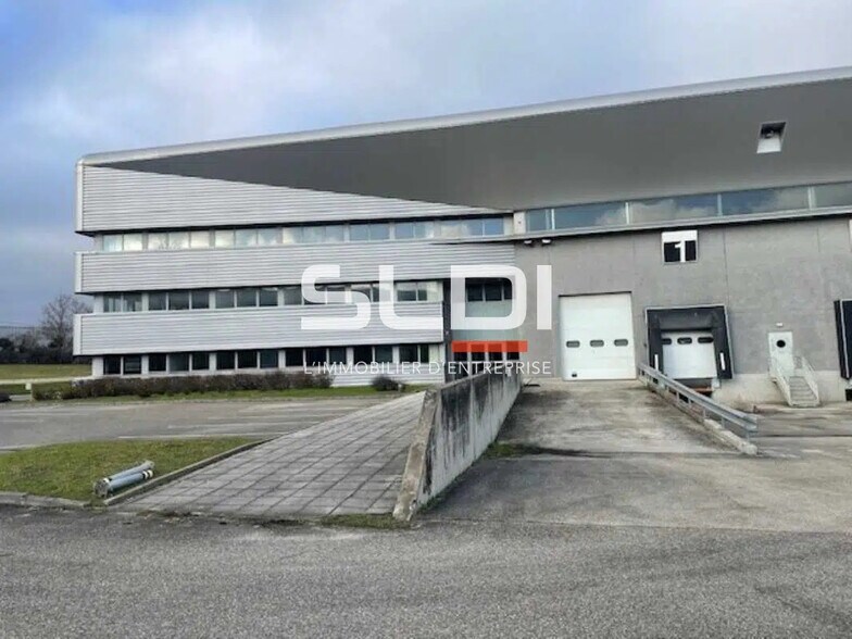 Industrial in Saint-Quentin-Fallavier for lease - Building Photo - Image 1 of 11