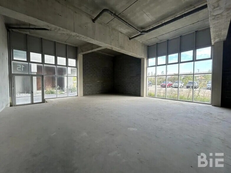 Flex in Bordeaux for sale - Interior Photo - Image 3 of 7