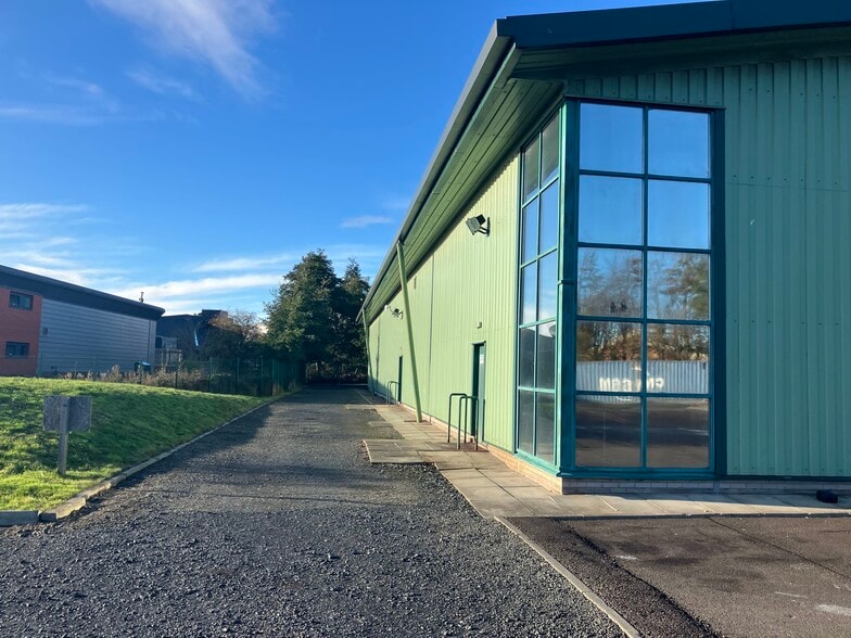 Pitreavie Cres, Dunfermline for lease - Building Photo - Image 3 of 11