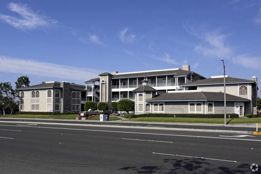 18837 Brookhurst St, Fountain Valley, CA for lease - Primary Photo - Image 1 of 9