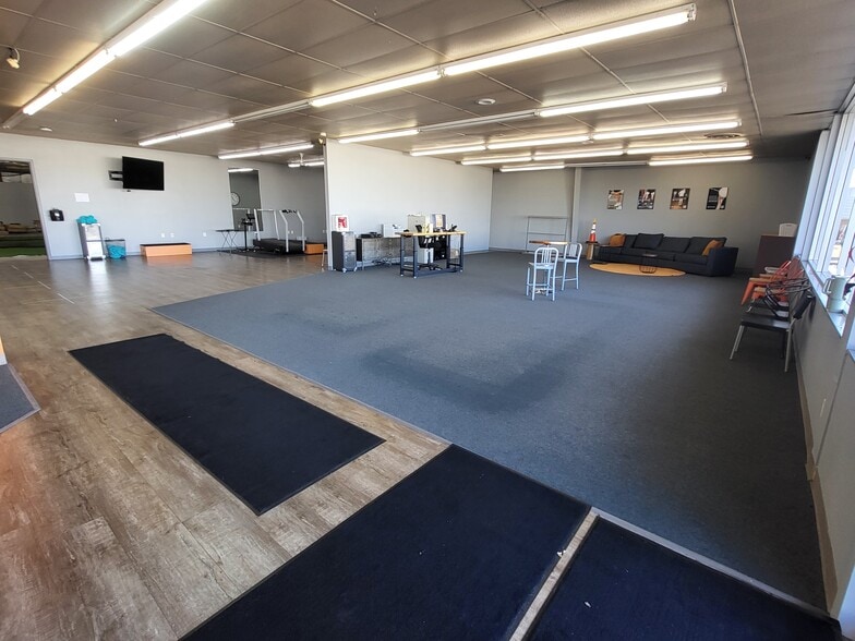 1414 Interstate Loop, Bismarck, ND for lease - Building Photo - Image 2 of 8