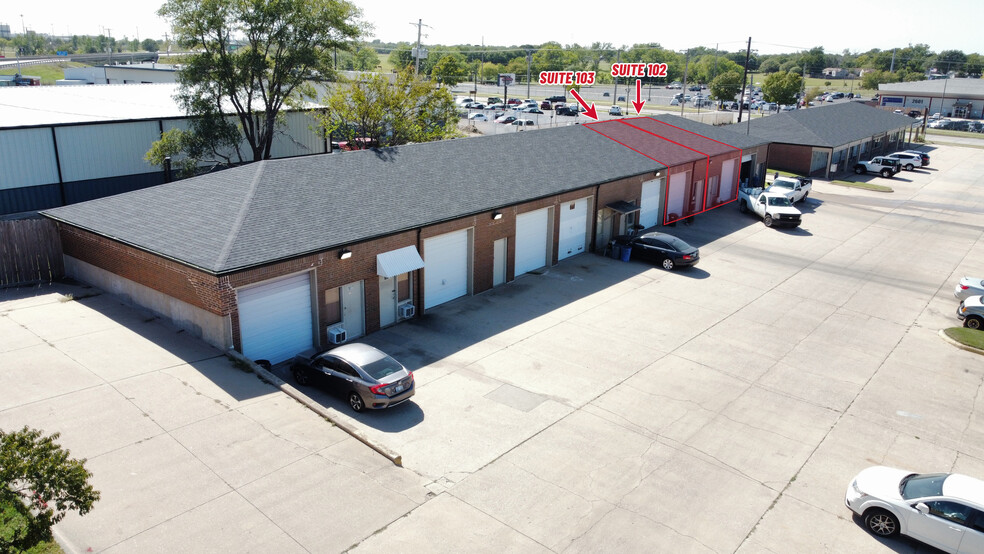 2624-2628 S Oliver St, Wichita, KS for lease - Building Photo - Image 2 of 5