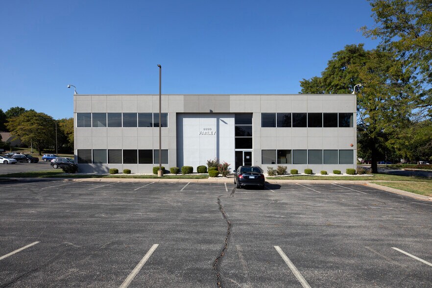 8600 Farley St, Overland Park, KS for lease - Building Photo - Image 3 of 12
