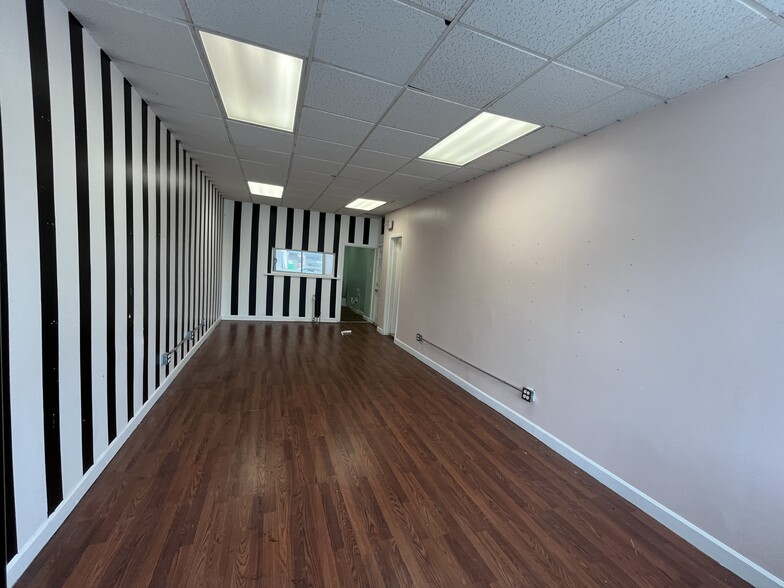 3415-3417 W Fullerton Ave, Chicago, IL for lease - Interior Photo - Image 3 of 11