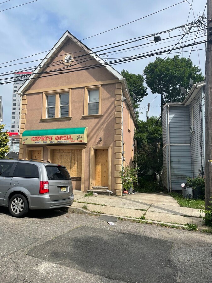 8 Drift St, New Brunswick, NJ 08901