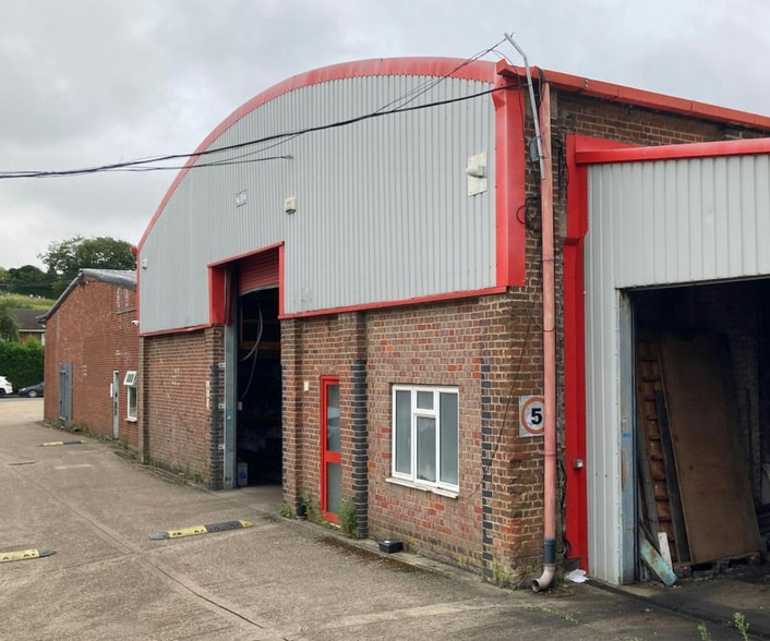 208-210 Bellingdon Rd, Chesham for sale - Building Photo - Image 1 of 1