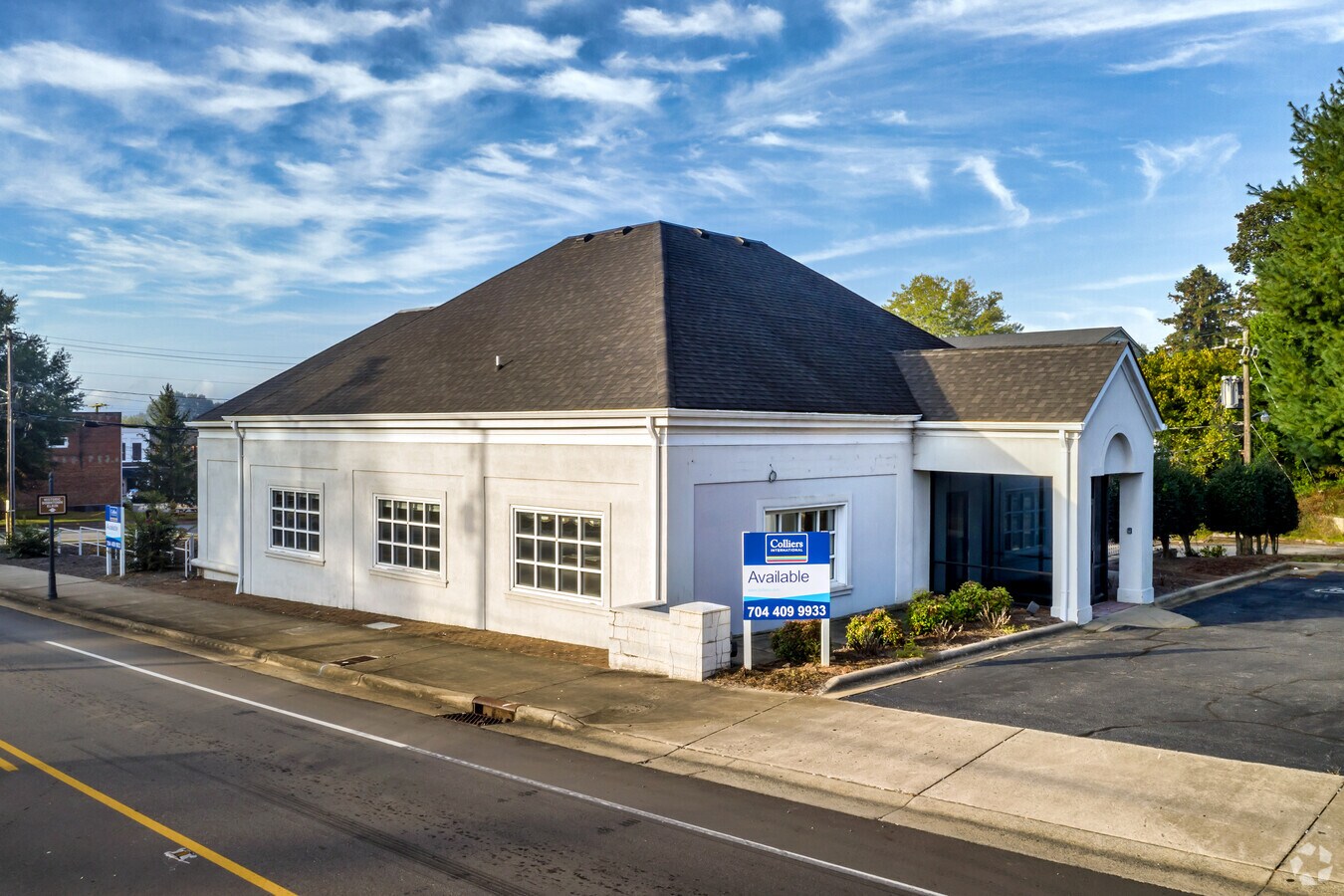 209 N Bridge St, Elkin, NC 28621