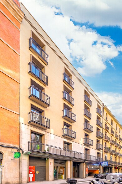Multifamily in Barcelona, Barcelona for sale - Primary Photo - Image 1 of 1