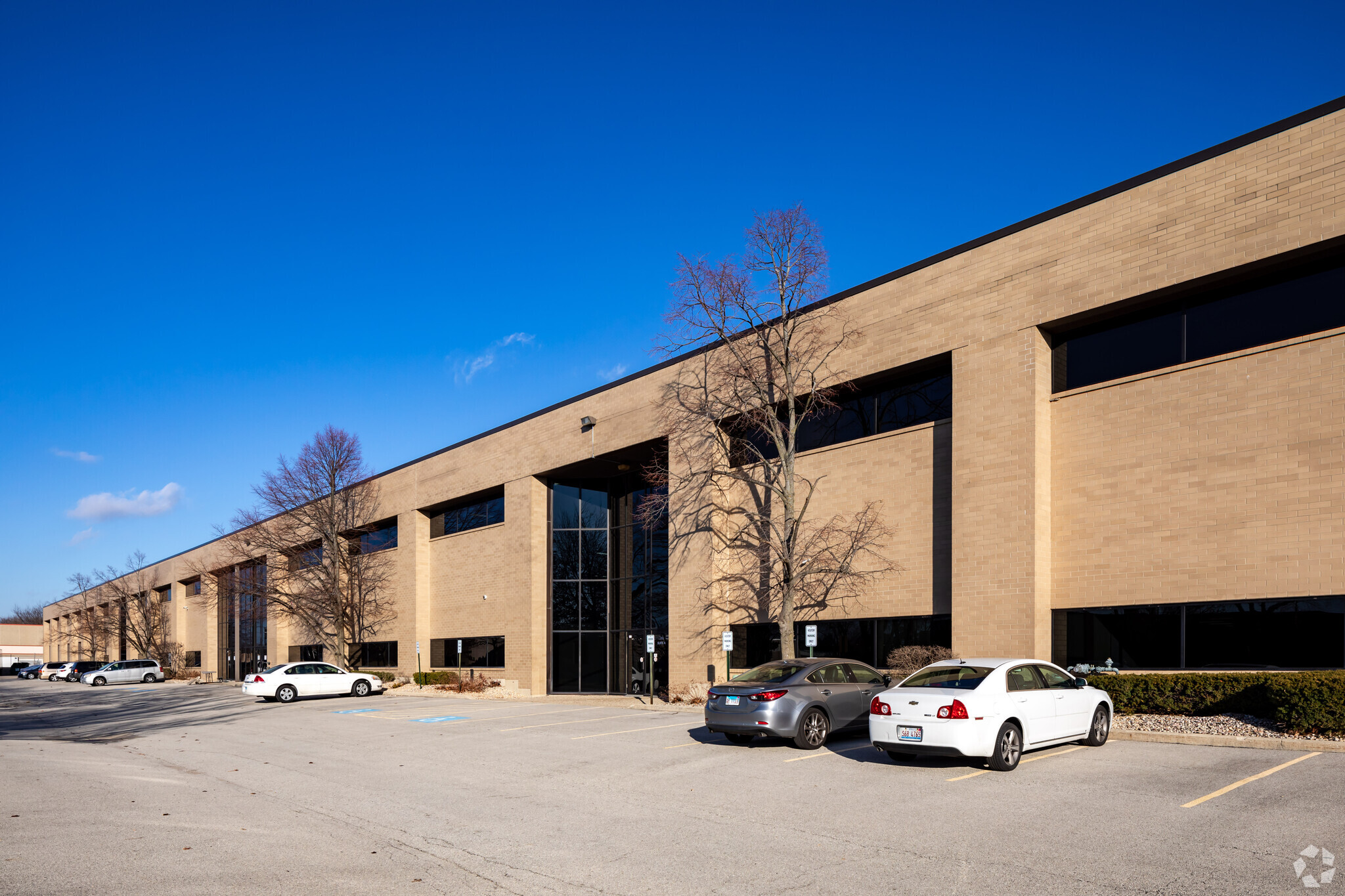 385 Fenton Ln, West Chicago, IL for lease Building Photo- Image 1 of 11