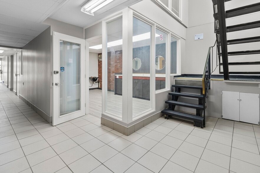 27 King St E, Brockville, ON for sale - Building Photo - Image 3 of 19