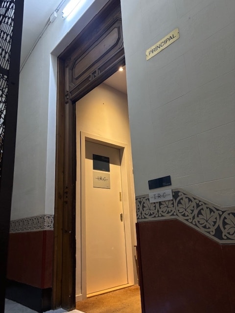 Office/Medical in Barcelona, Barcelona for lease Interior Photo- Image 1 of 16