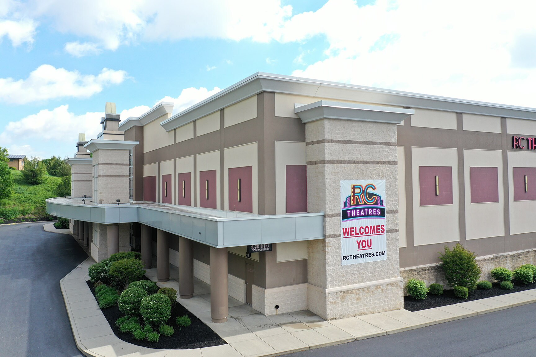 2081 Springwood Rd, York, PA 17403 Queensgate Shopping Center