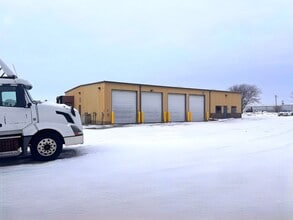 1001 Geneva St, Shorewood, IL for sale Interior Photo- Image 2 of 11