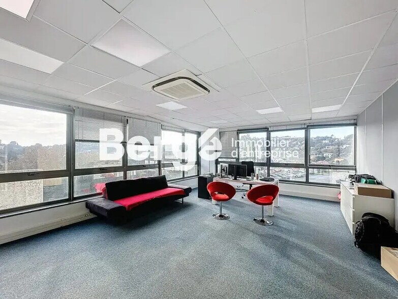 Office in Vallauris for lease - Interior Photo - Image 2 of 11