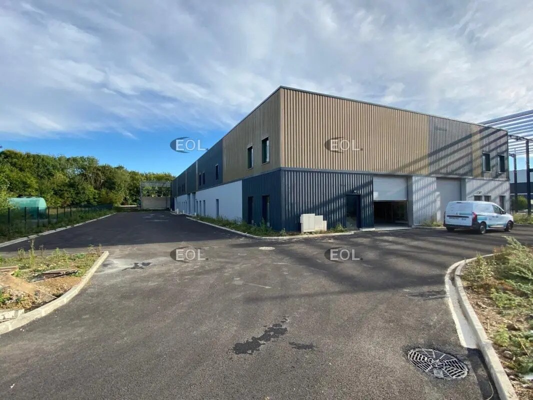 Flex in Saint-Germain-Laxis for lease Building Photo- Image 1 of 10