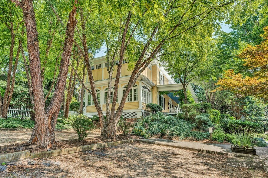 601 W Main St, Salem, VA 24153 Inn at Burwell Place