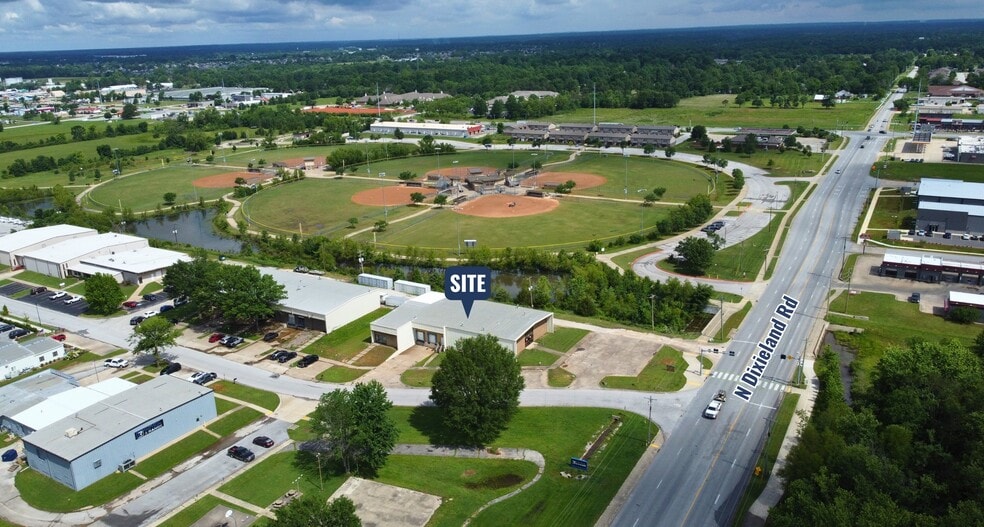 2000 N Dixieland, Rogers, AR for lease - Building Photo - Image 3 of 8
