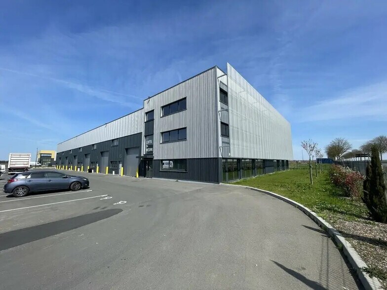 Office in Le Mesnil-Amelot for lease - Building Photo - Image 2 of 8