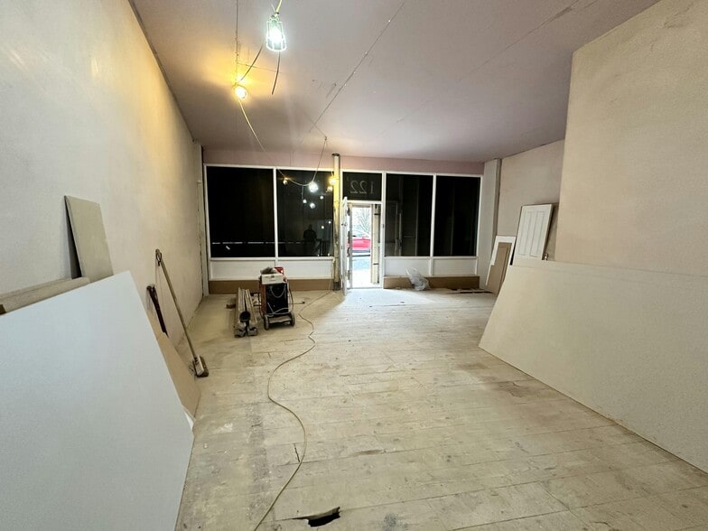 122-124 St Margarets Rd, Twickenham for lease - Interior Photo - Image 2 of 8