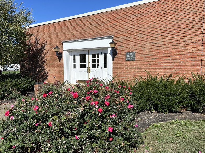 240 Browns Ln, Coshocton, OH for sale - Primary Photo - Image 1 of 19