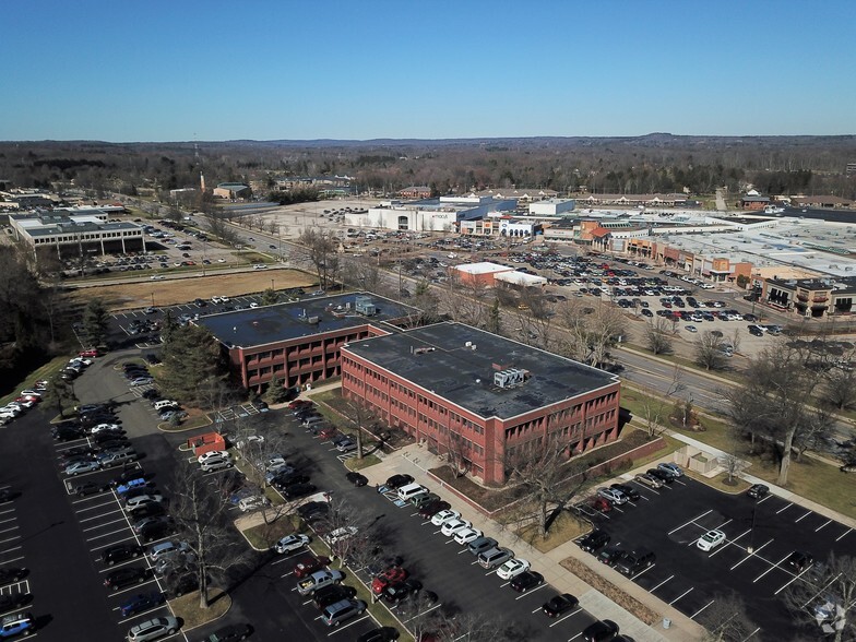 3200 W Market St, Akron, OH for lease - Primary Photo - Image 1 of 5