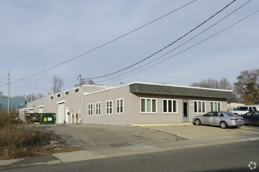 735 Crofton St SE, Grand Rapids, MI for lease - Primary Photo - Image 1 of 33