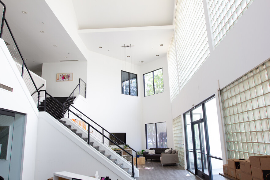 1330 Capital Pky, Carrollton, TX for sale - Interior Photo - Image 3 of 16