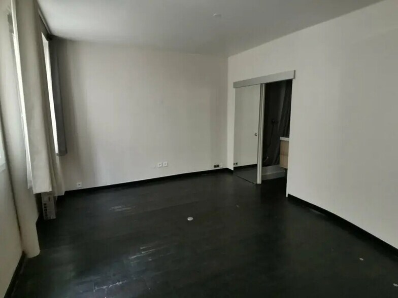 Office in Paris for lease - Building Photo - Image 2 of 8