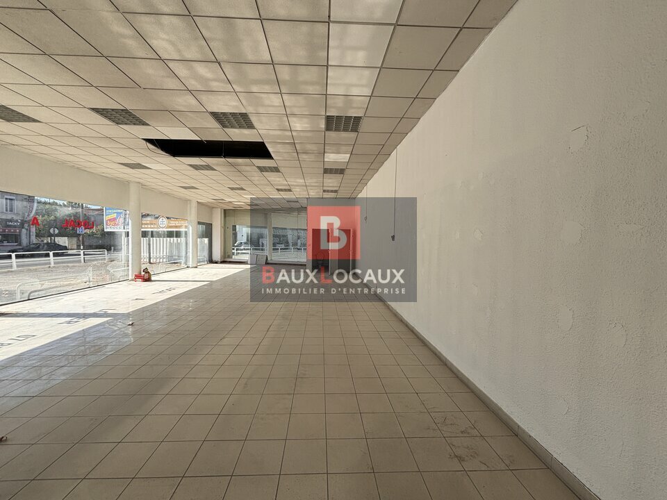 Retail in Avignon for lease Interior Photo- Image 1 of 9