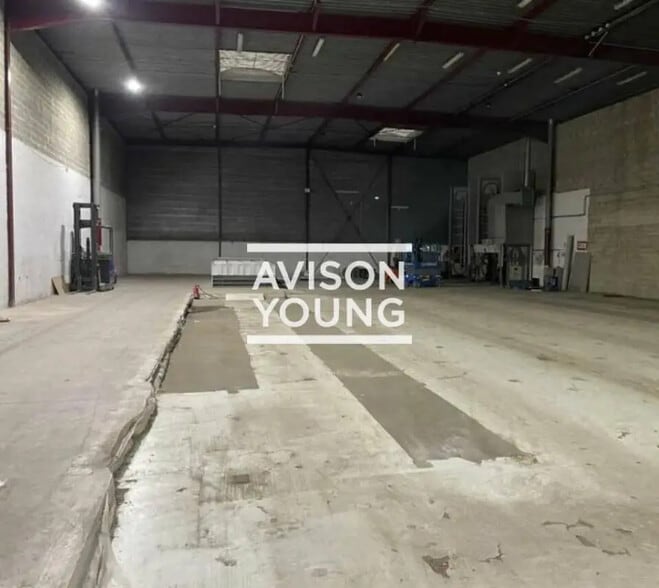 Flex in Saint-Denis for lease - Building Photo - Image 2 of 5
