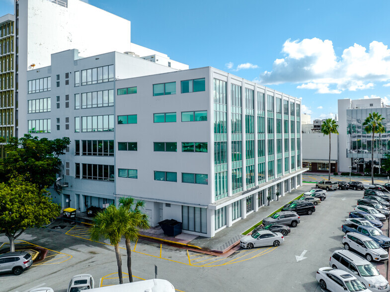 1674 Meridian Ave, Miami Beach, FL for lease - Building Photo - Image 2 of 6